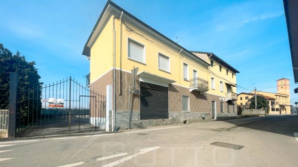 casa indipendente in vendita a Momo