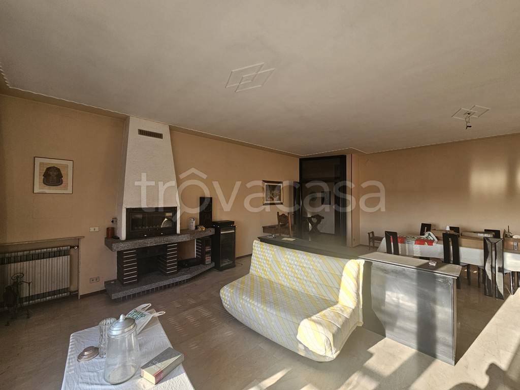 casa indipendente in vendita a Momo