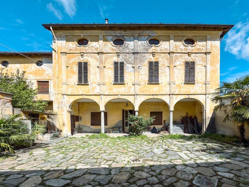 intera palazzina in vendita a Momo