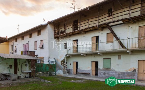 casa indipendente in vendita a Momo