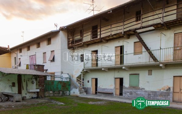 casa indipendente in vendita a Momo