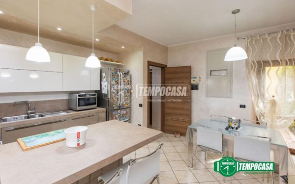 casa indipendente in vendita a Momo