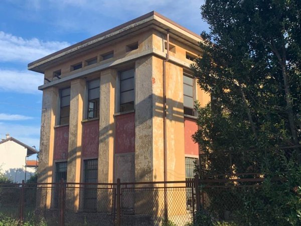 intera palazzina in vendita a Momo