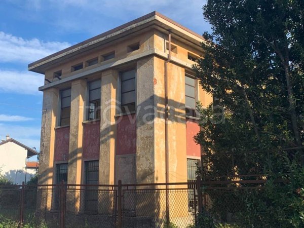 terreno edificabile in vendita a Momo