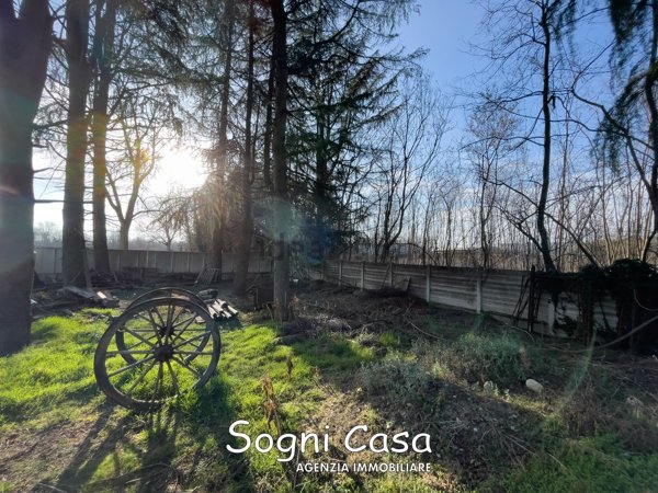 terreno edificabile in vendita a Momo