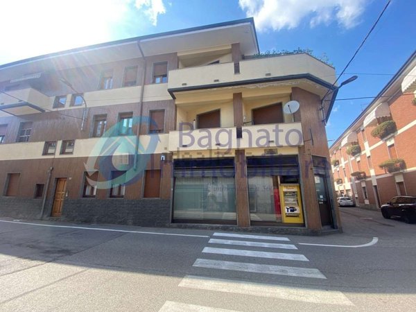 negozio in vendita a Momo