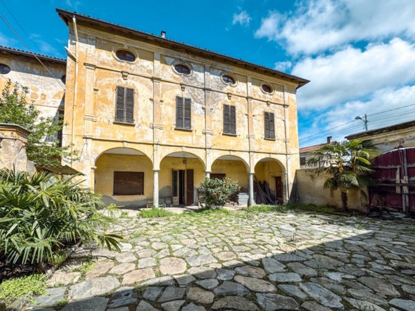 intera palazzina in vendita a Momo