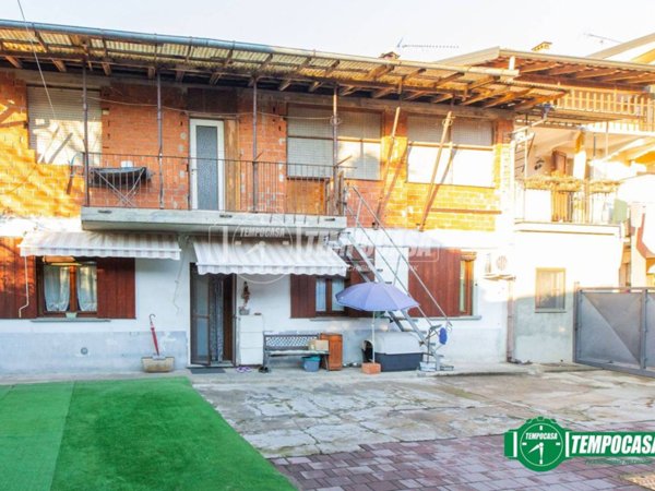 casa indipendente in vendita a Momo