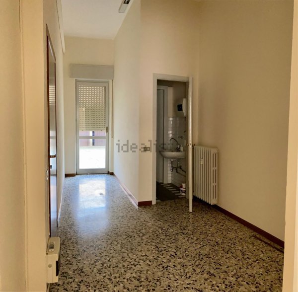 negozio in vendita a Momo