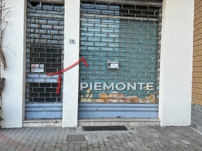 negozio in vendita a Momo