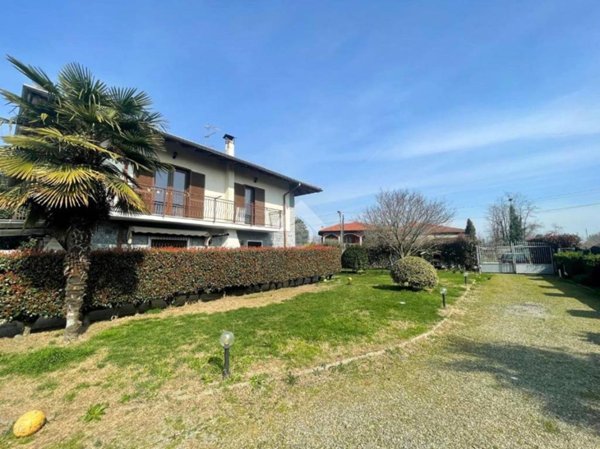 casa indipendente in vendita a Momo