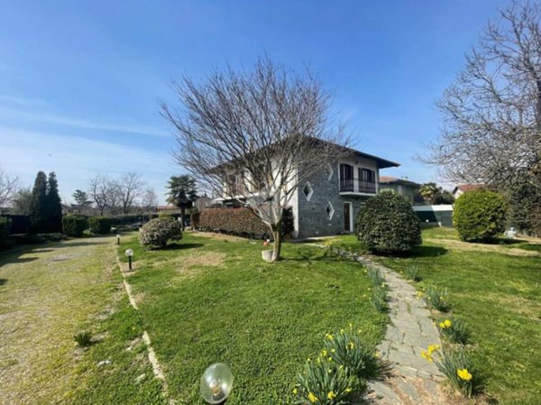 casa indipendente in vendita a Momo