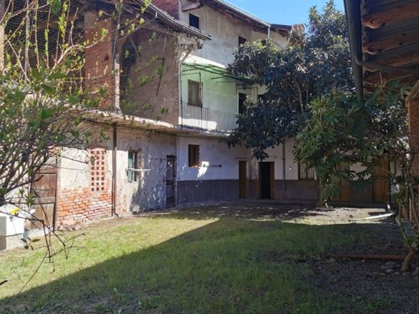 casa indipendente in vendita a Momo