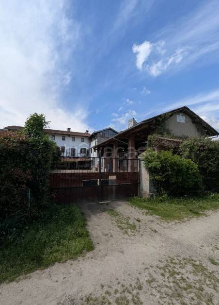 ufficio in vendita a Momo