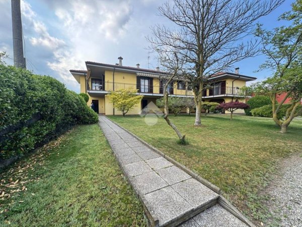 casa indipendente in vendita a Momo