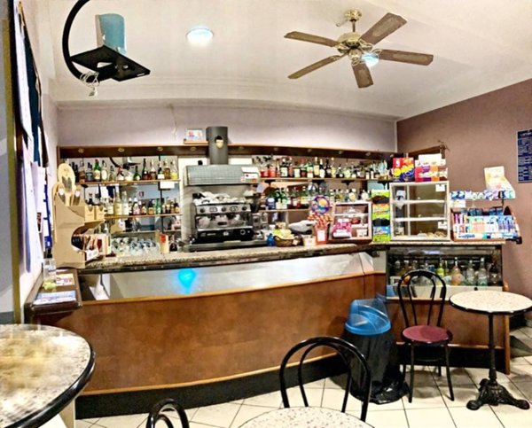 negozio in vendita a Momo