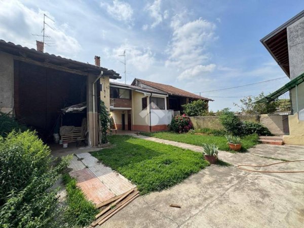 casa indipendente in vendita a Momo
