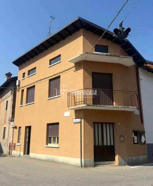 casa indipendente in vendita a Momo
