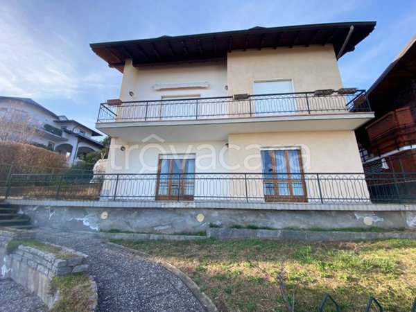 appartamento in vendita a Nebbiuno in zona Fosseno