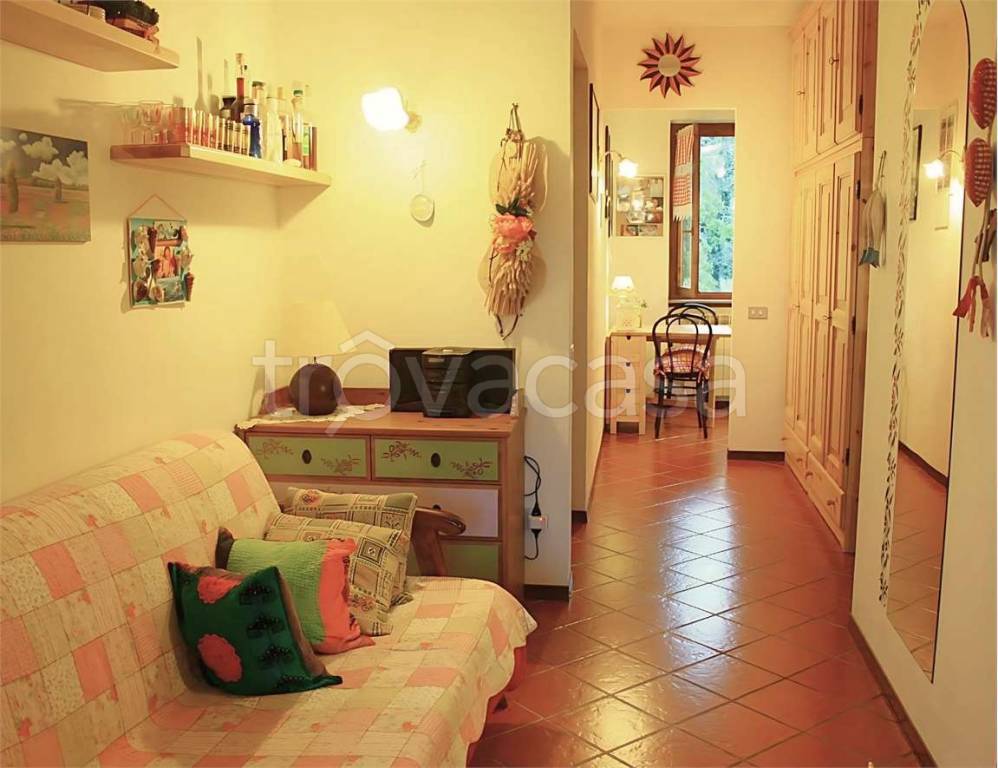 appartamento in vendita a Nebbiuno in zona Tapigliano
