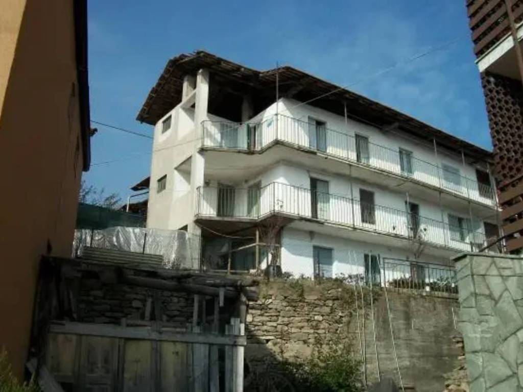 casa indipendente in vendita a Nebbiuno