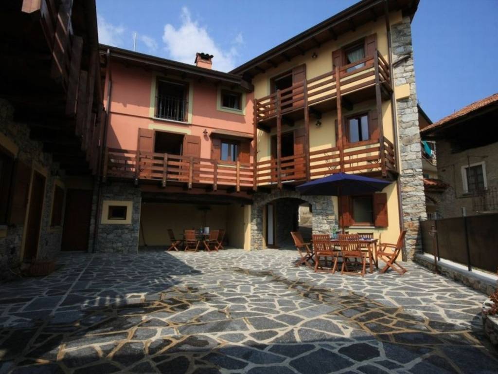 appartamento in vendita a Nebbiuno in zona Fosseno