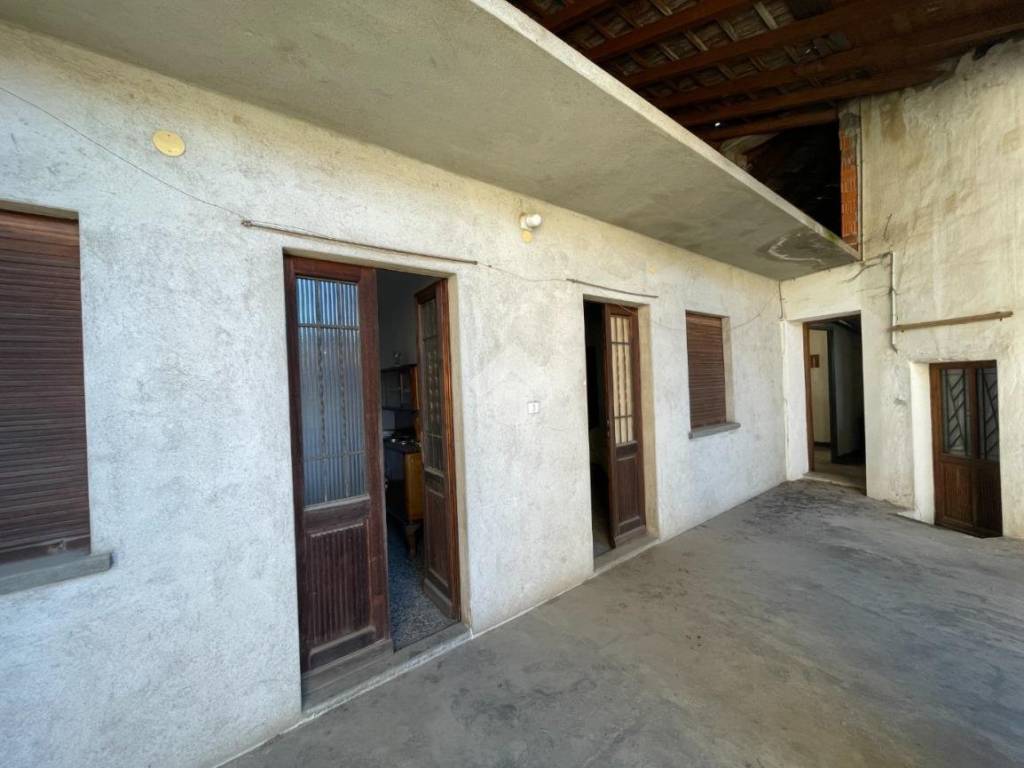 pentavano in vendita a Nebbiuno in zona Fosseno