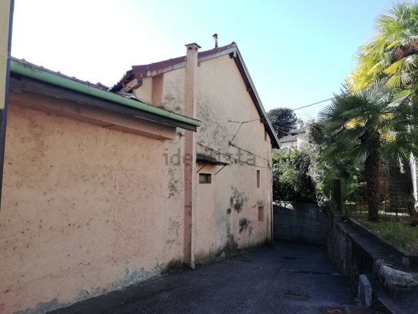 casa indipendente in vendita a Nebbiuno