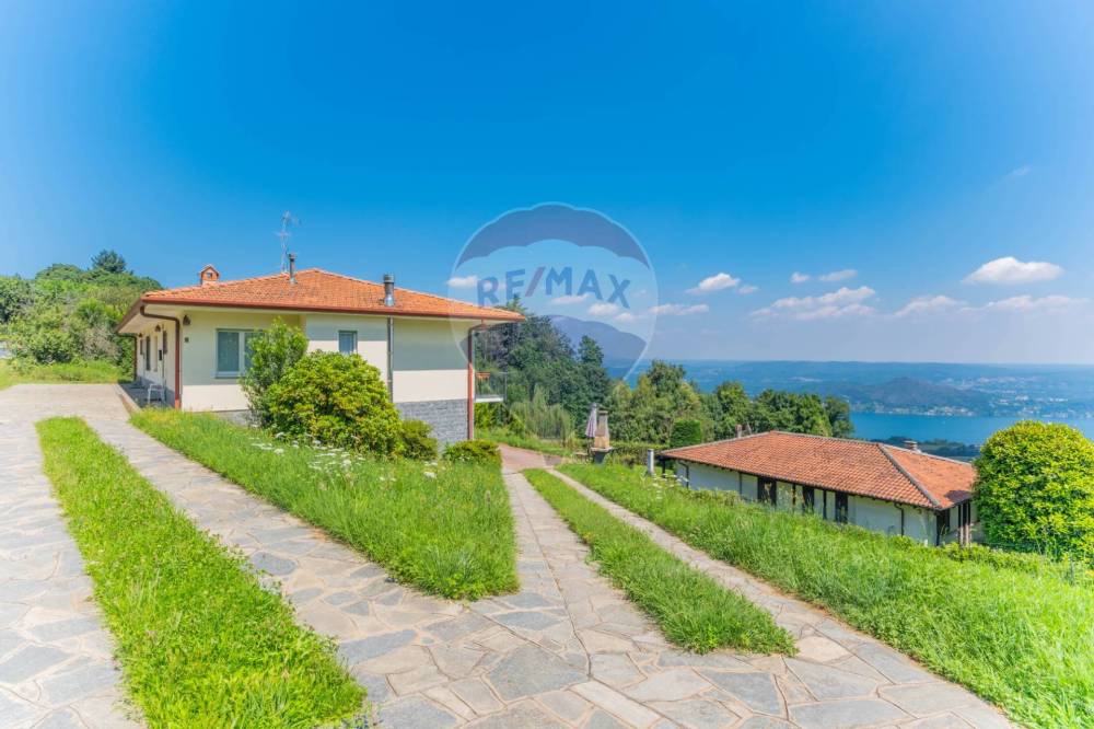 casa indipendente in vendita a Nebbiuno