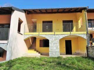 casa indipendente in vendita a Nebbiuno