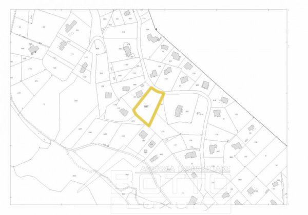 casa indipendente in vendita a Nebbiuno