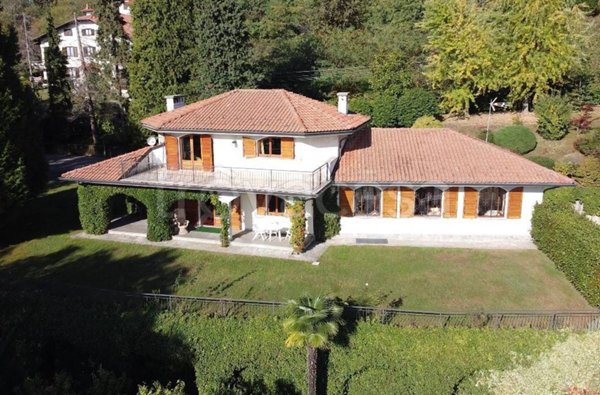 casa indipendente in vendita a Nebbiuno in zona Tapigliano