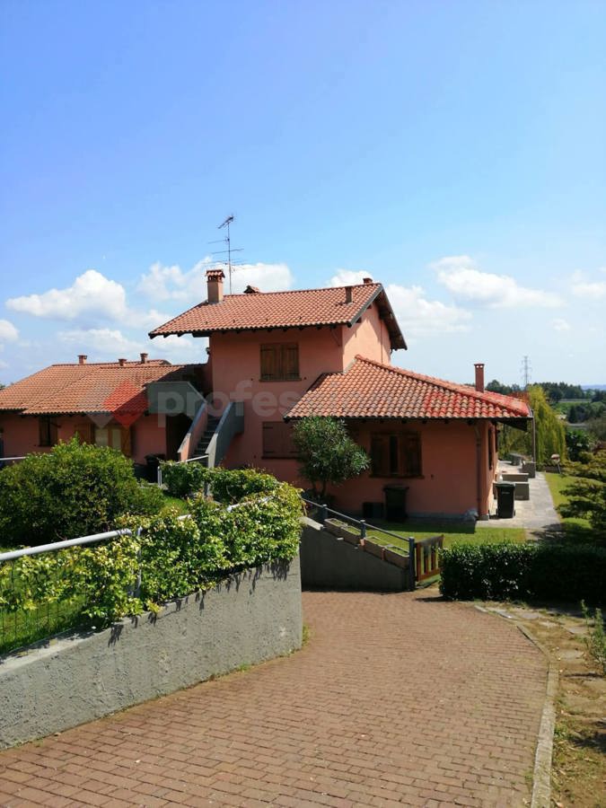 casa indipendente in vendita a Nebbiuno in zona Fosseno