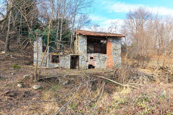 casa indipendente in vendita a Nebbiuno