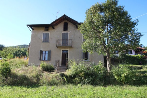 casa indipendente in vendita a Nebbiuno