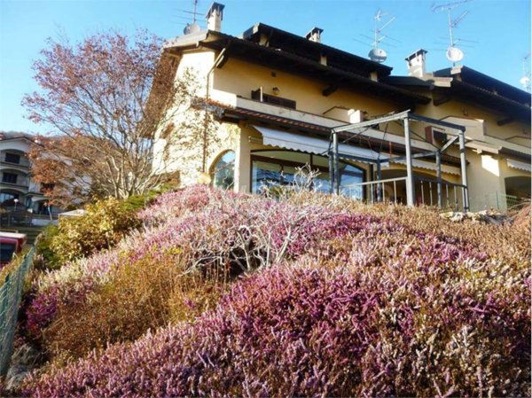 casa indipendente in vendita a Nebbiuno