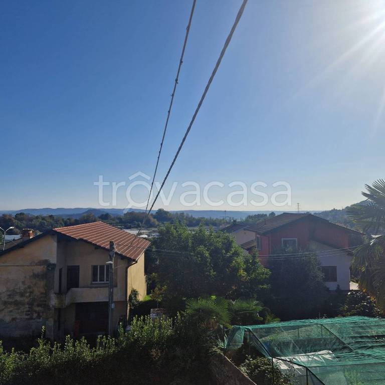 casa indipendente in vendita a Nebbiuno