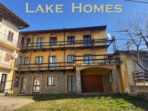 casa indipendente in vendita a Nebbiuno in zona Fosseno
