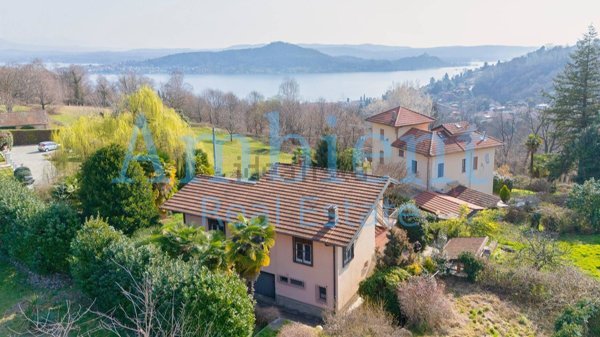 casa indipendente in vendita a Nebbiuno