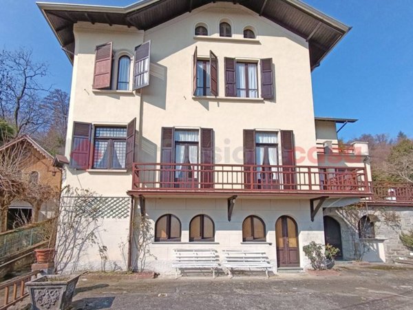 casa indipendente in vendita a Nebbiuno in zona Fosseno