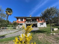 casa indipendente in vendita a Nebbiuno