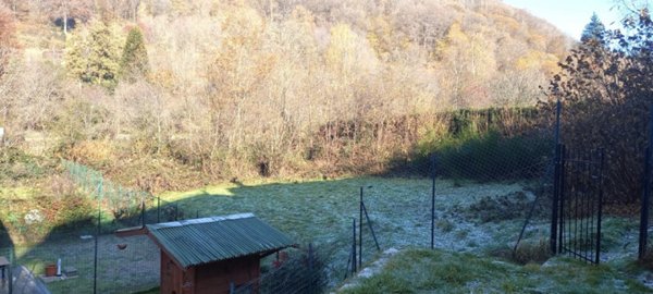 casa indipendente in vendita a Nebbiuno in zona Fosseno