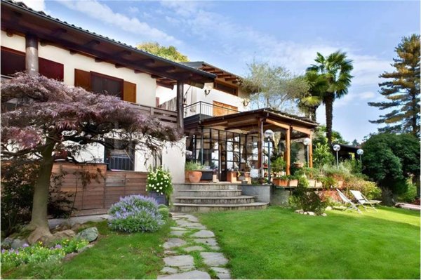 casa indipendente in vendita a Nebbiuno in zona Fosseno