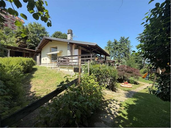 casa indipendente in vendita a Nebbiuno in zona Fosseno