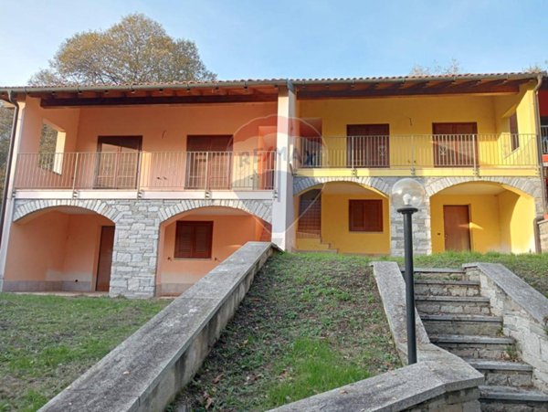casa indipendente in vendita a Nebbiuno