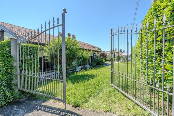 casa indipendente in vendita a Nebbiuno
