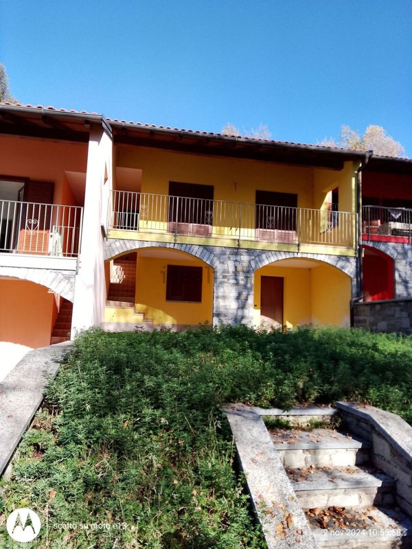 casa indipendente in vendita a Nebbiuno