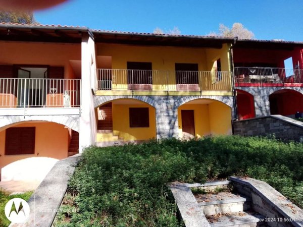 casa indipendente in vendita a Nebbiuno