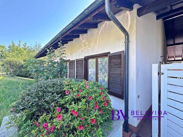 casa indipendente in vendita a Nebbiuno