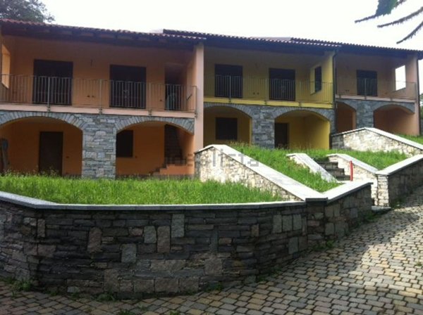 casa indipendente in vendita a Nebbiuno in zona Tapigliano